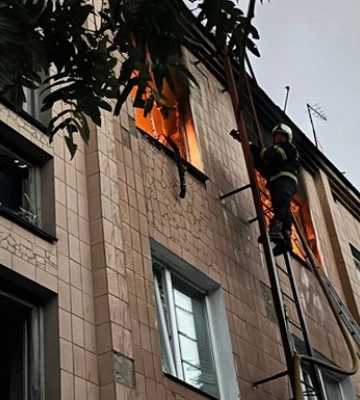 Ворожий БпЛА влучив у житловий будинок на Полтавщині: подробиці від ДСНС
