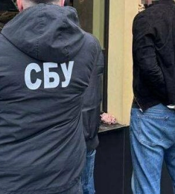В Одесі троє чоловіків вимагали 20 тисяч доларів у містянина: їм загрожує до 12 років в’язниці