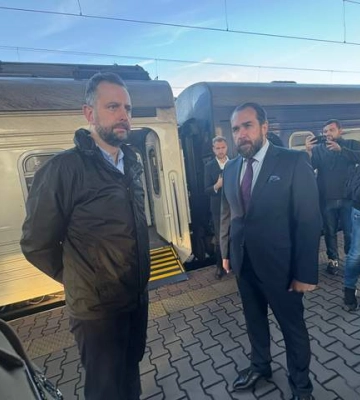 В Киев прибыла делегация во главе с министром обороны Польши