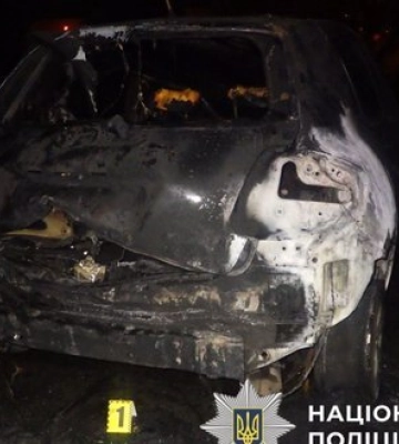 У Києві 33-річний чоловік спалив автомобіль, який помилково прийняв за машину кривдника. ФОТОрепортаж