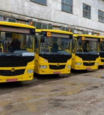 Шкільні автобуси для Закарпаття: міністр освіти Оксен Лісовий оголосив про передачу транспорту громадам