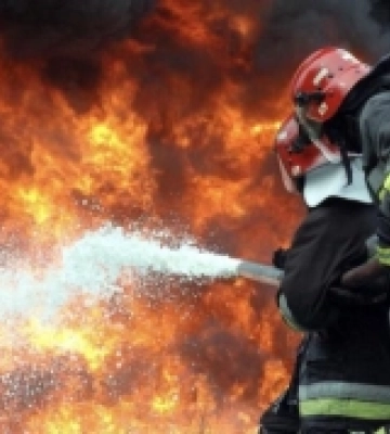Вогнеборці Луцька приборкали пожежу у господарській споруді в Боратині
