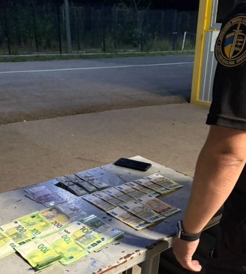 Закарпатські митники вилучили у водія вантажівки італійську косметику на 300 тис грн