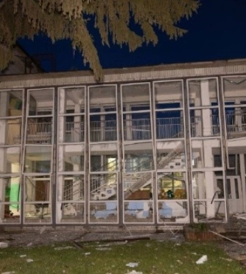 У Сумах показали наслідки ворожої атаки дронів - пошкоджені навчальний заклад і об'єкт промисловості