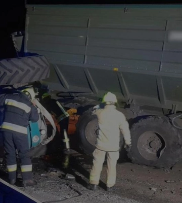 На Рівненщині зіткнулися вантажівка та трактор: рятувальники деблокували постраждалого