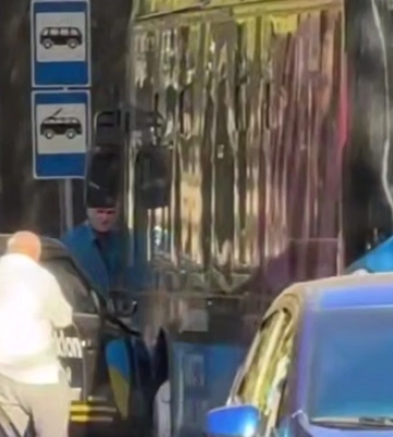 У Миколаєві легковик протаранив тролейбус (ВІДЕО)