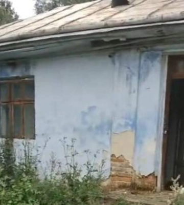 Українка придбала стару хату в селі й не знає, що робити з тим, що виявила всередині
