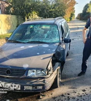 Російський FPV-дрон влучив у цивільне авто на Харківщині
