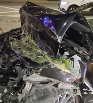 В Киеве пьяный водитель Mercedes врезался в маршрутку
