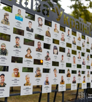 У центрі Запоріжжя відкрили Алею пам’яті полеглих Героїв. ФОТО. ВІДЕО
