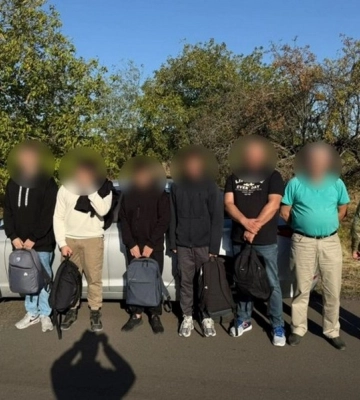 Заплатили 45 тис. доларів за виїзд: на Одещині зупинили легковик з чоловіками