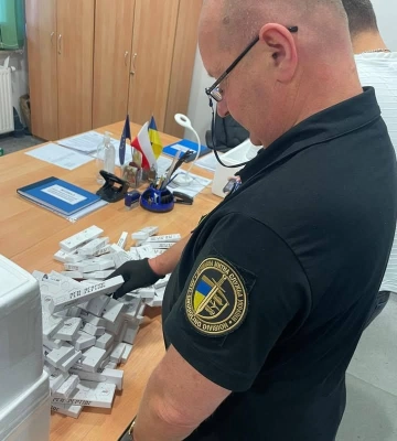 Незадекларовані препарати для схуднення на майже мільйон гривень виявили у жительки Рівненщини — Львівська митниця