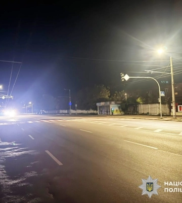 У Житомирі водій скутера збив пішохода та втік з місця ДТП