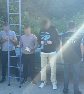 За допомогою драбини до Молдови: на Буковині викрито спробу переправлення чоловіків за кордон, - ДПСУ. ВІДЕО+ФОТО