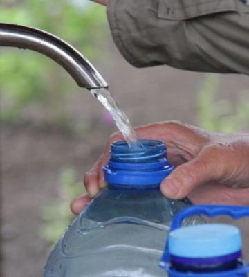 Одесити можуть безкоштовно набрати артезіанську воду в різних районах міста