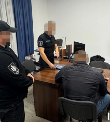На Рівненщині командир військової частини змушував солдатів будувати його приватний будинок