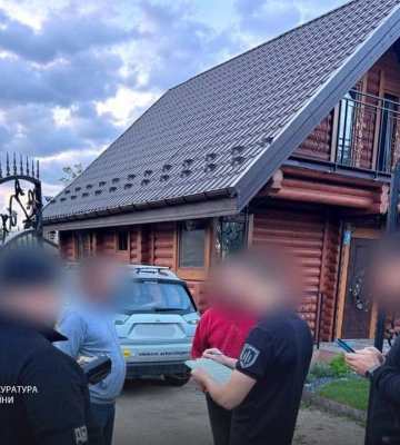 Командир однієї з військових частин Рівного змусив підлеглих будувати йому хату на Львівщині (ФОТО)