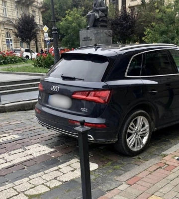 У Самборі автівка наїхала на пішохода
