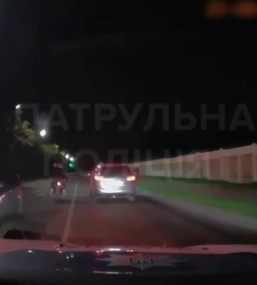 У Луцьку юнак на мотоциклі без номерів намагався втекти від поліції