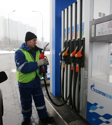 Паливна криза на території Росії загострюється після ударів українських дронів, - Reuters