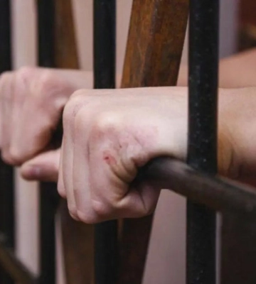 Сім років за пограбування пенсіонерки у під’їзді: у Києві суд виніс вирок грабіжнику