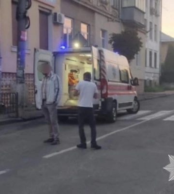 ДТП у Самборі: водій Mercedes збив пішохода, потерпілого госпіталізували
