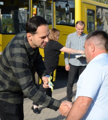 Три громади на Рівненщині отримали шкільні автобуси