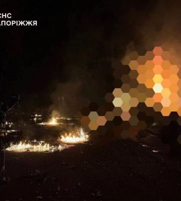 Військові РФ вкотре атакували Запоріжжя: в одному з районів виникла пожежа