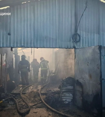 Біля Львова рятувальники ліквідували пожежу в будівлі площею 300 м², - ФОТО