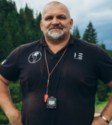 Василий Вирастюк впервые показал фотографию детей от избранницы, младше его на 11 лет