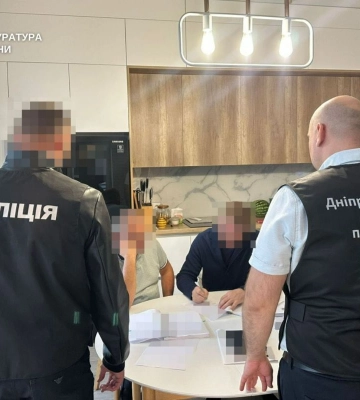Мільйонні збитки на закупівлі електроенергії та ремонті. Викрито посадовців Дніпровської міськради та підрядників