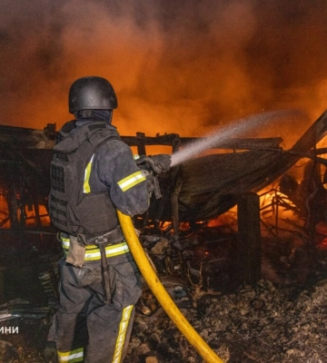На Харьковщине в результате массированной атаки дронов вспыхнули пожары, есть пострадавшие