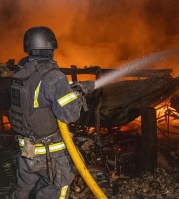 На Харківщині внаслідок масованої атаки дронів сталися пожежі, є постраждалі