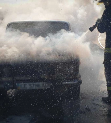 У Чернівцях посеред вулиці загорівся автомобіль