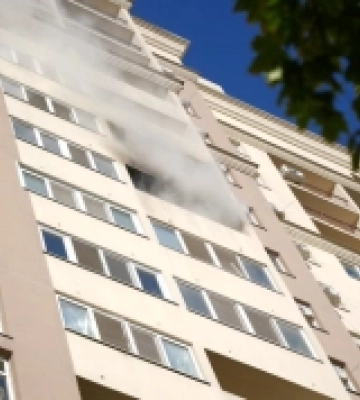 В Одесі під час гасіння пожежі врятували трьох людей, одна жінка постраждала