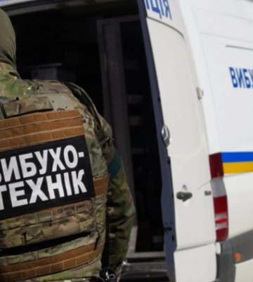 Поліція отримала повідомлення про замінування шкіл, будівель і ТРЦ у Києві