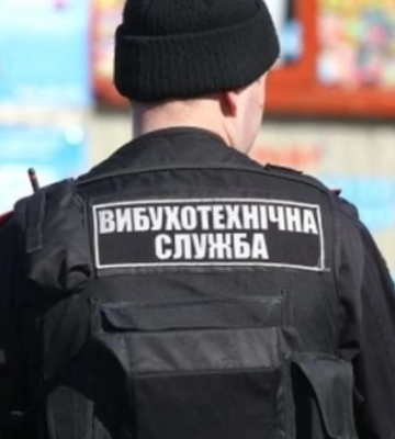 Поліція отримала повідомлення про замінування шкіл, будівель і ТРЦ у Києві