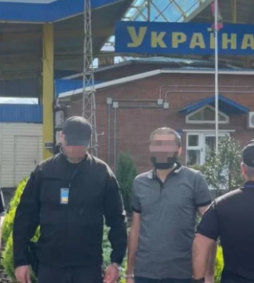 Фальшиві долари за півціни: Молдова передала Україні підозрюваного у збуті підроблених купюр