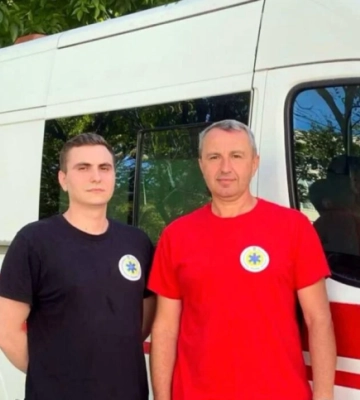 На Дніпропетровщині медики врятували чоловіка, якого намагалася зарізати власна матір