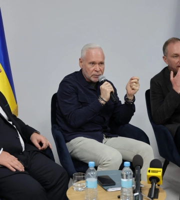 Скільки мають отримувати лікарі у прифронтових містах, розповів мер Харкова