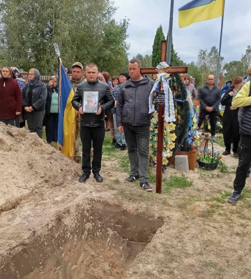Схилімо голови: сьогодні у громаді на Волині зустрічають полеглого Героя Віктора Шульгача