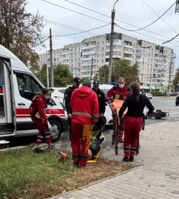 У Черкасах на перехресті сталася ДТП: постраждав 61-річний мотоцикліст