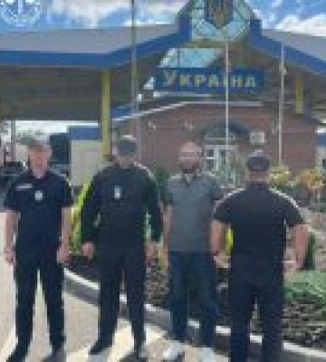 Фальшиві долари за півціни: Молдова передала Україні підозрюваного у збуті підроблених купюр