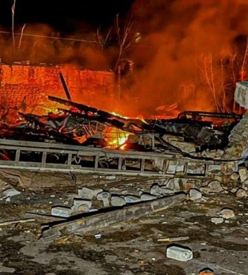 Селище Приколотне вночі на Харківщині зазнало удару окупантів: загинула людина, спалахнула пожежа