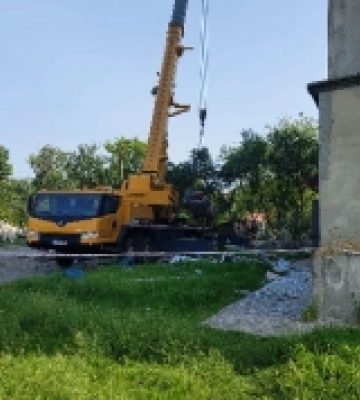 У Луцьку розбирають аварійний під'їзд будинку на вулиці Озерецькій