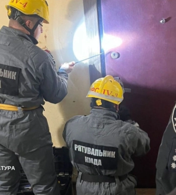 У Києві 17-річна матір на кілька днів залишила 7-місячного сина самого у квартирі