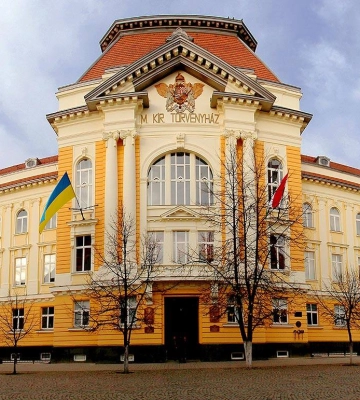Закарпатській угорський інститут увійшов до топ-3 за доходами приватних вишів України