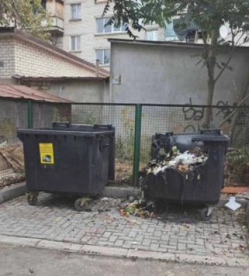 Вночі у Миколаєві згоріло вісім контейнерів для сміття