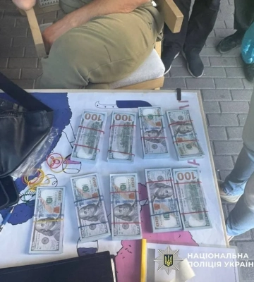 $82 000 за допомогу у перетині кордону: в Києві поліція затримала організатора схеми. ФОТОрепортаж