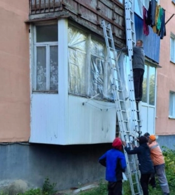 На Кіровоградщині у Помічній триває відновлення будинків після обстрілу РФ